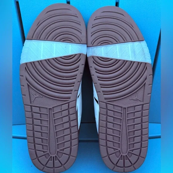 Mens Nike Jordan Nu Retro 1 Athletic Sneakers Low Palomino DV5141-102 US Size 9 - Picture 8 of 9